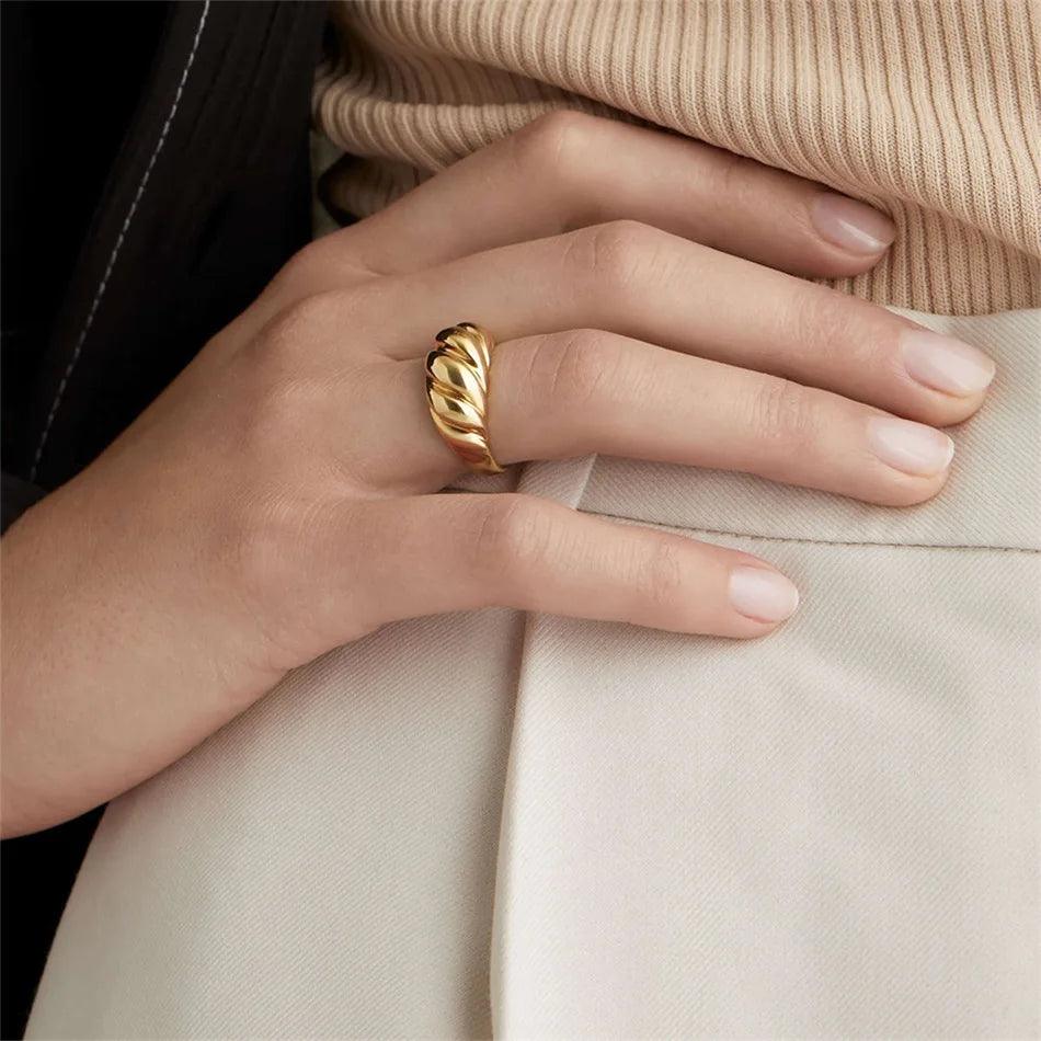 Croissant Ring - Fascina