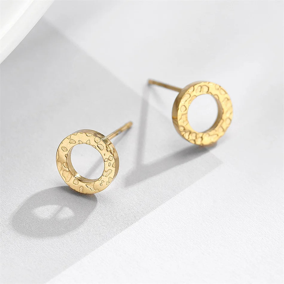 Structured Circle Stud Ohrringe - Fascina