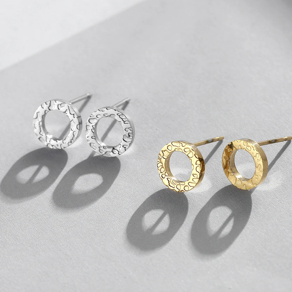 Structured Circle Stud Ohrringe - Fascina