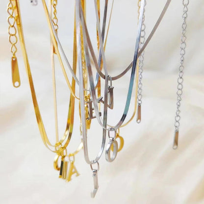 Initial Flat Snake Kette - Fascina
