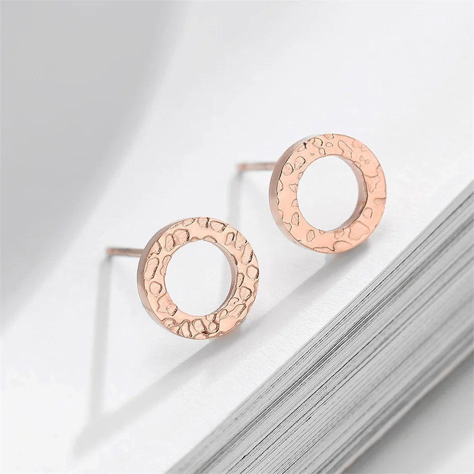Structured Circle Stud Ohrringe - Fascina